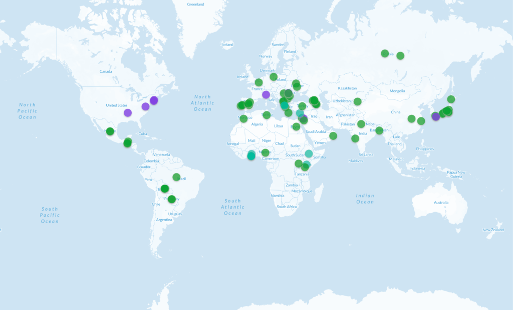 Kort, der viser prikker for alle de projekter, som Global Bridges er involveret i over hele verden.